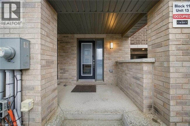 Building Photo - 585 Colborne St