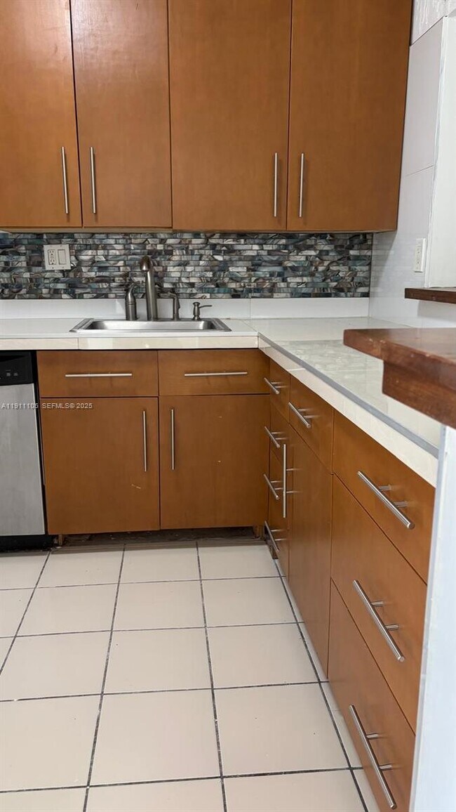 Foto del edificio - 7925 Fairview Dr