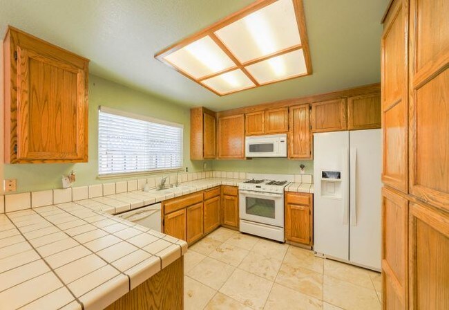 Building Photo - 3 bedroom in Gilroy CA 95020