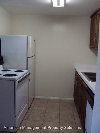 Building Photo - 2600-2624 Parklawn Dr