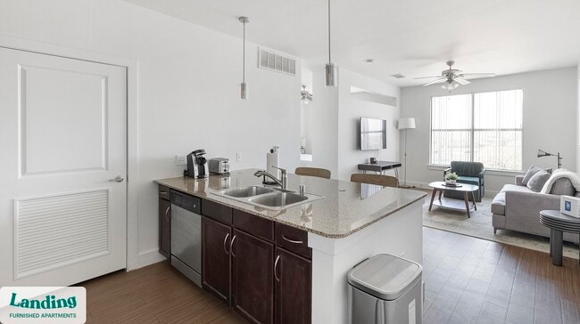 Foto del edificio - 7373 Valley View Ln