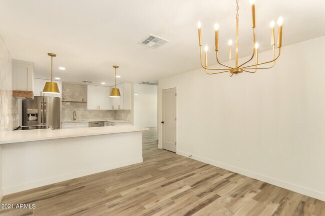 Building Photo - 5012 E Andora Dr