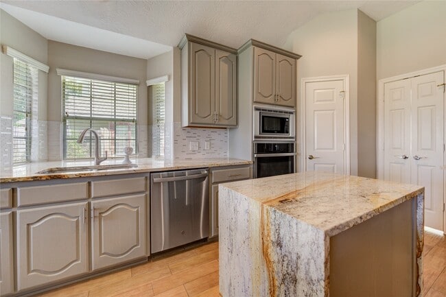 Building Photo - 1411 Pine Mills Dr