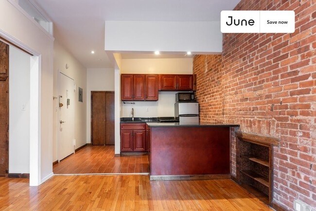 Building Photo - 349 W 46th