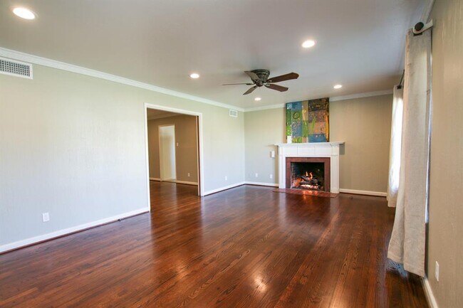 Foto del edificio - 6824 Southridge Dr