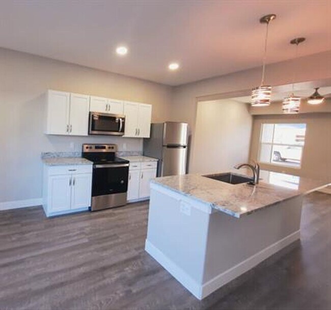 Foto del edificio - 3 bedroom, 2 1/2 bath, 1 car townhome $1750.00