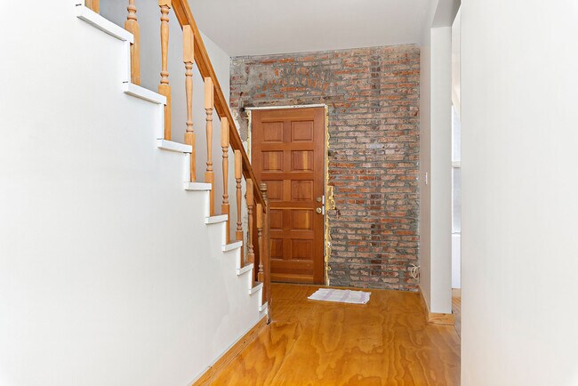 Front Entry - 515 Charlotte St