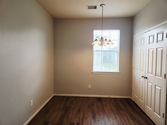 Foto del edificio - 4075 Mossy Spring Ln