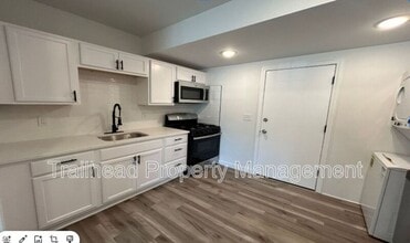 Building Photo - 320 E Gregory Blvd