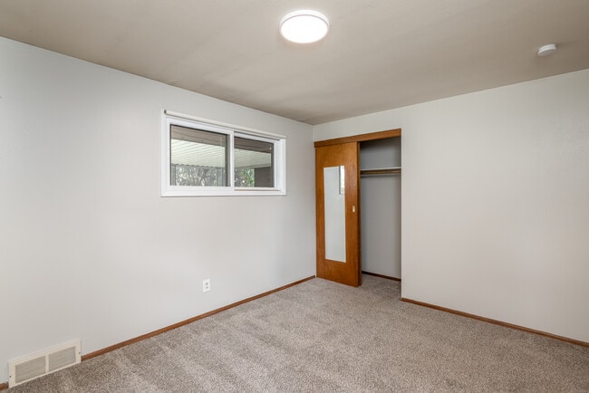 Building Photo - 3011 W Dalke Ave