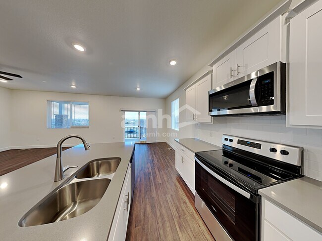 Building Photo - 15072 W 82nd Pl