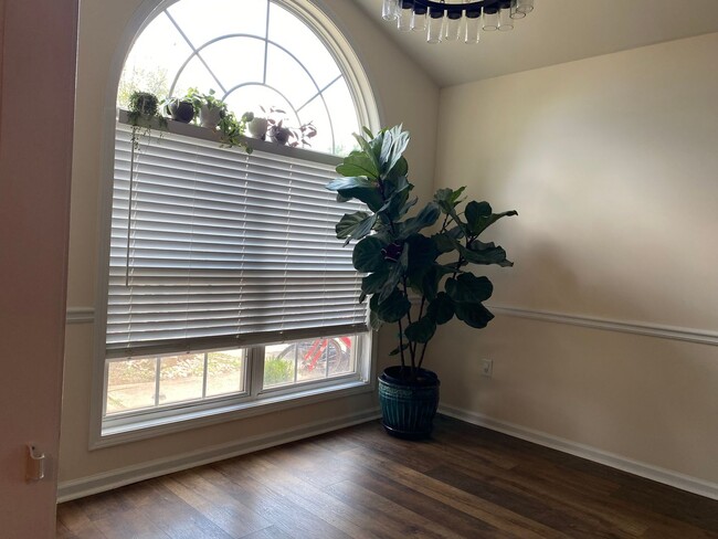 Foto del edificio - Adorable 3b/2b in Convenient Location!