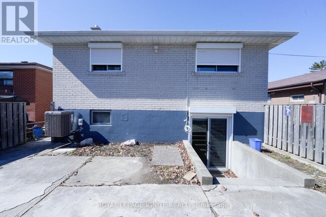 Building Photo - 63 Syracuse Crescent