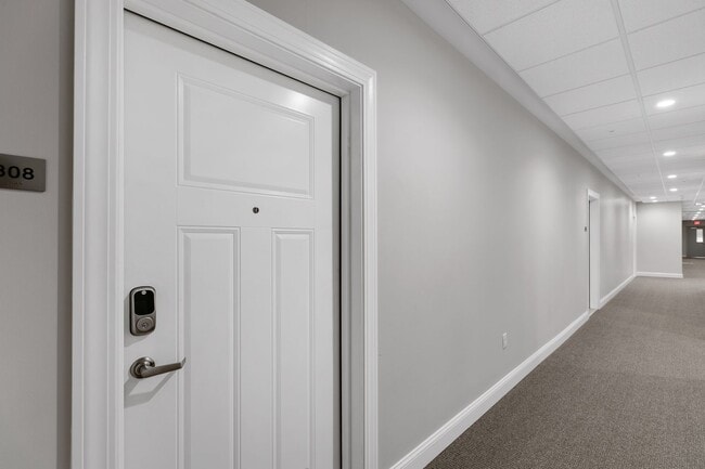 Foto del edificio - Gorgeous front facing 1 bedroom - Next to ...