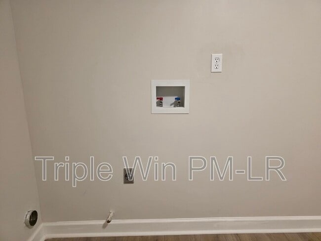 Foto del edificio - 68 Meadowlark Dr