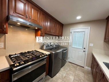 Building Photo - Charming 2-Bedroom Home with Bonus Room (3...