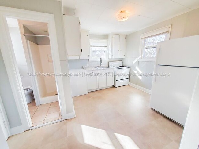 Foto del edificio - Pet Friendly 1 Bedroom APT in Chickamauga!