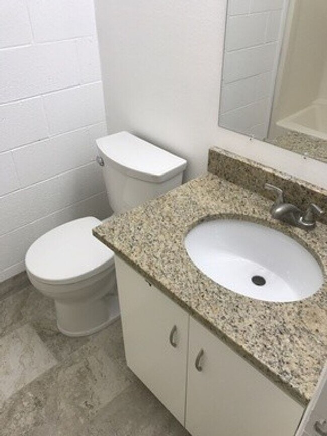 Foto del edificio - Studio Apartment - Available August 18th