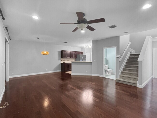 Foto del edificio - Spacious 3BR Townhome in Gated Villa Palma | Garage | Community Pool