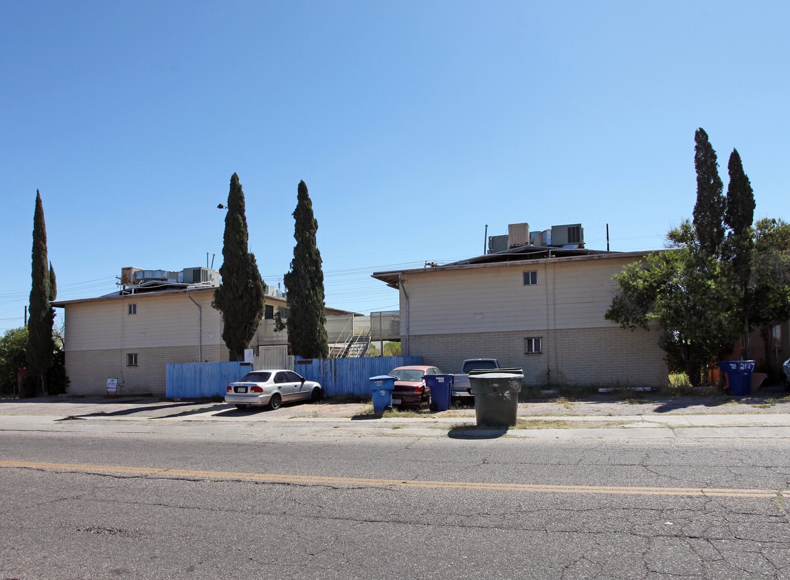 Foto principal - 2139 S Winstel Ave