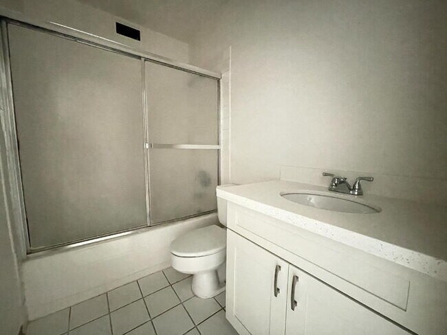 Building Photo - ALIKA 1/1/1 cmpt pkg, Avail 7/1 sec, W/D, ...
