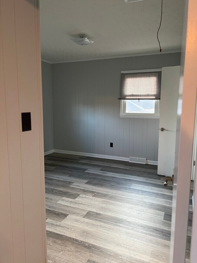 BEDROOM #2 - 1012 Thomason St