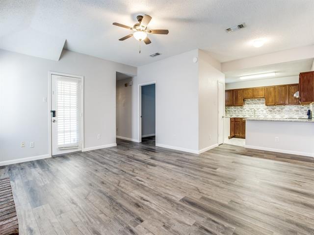 Foto del edificio - 571 Majestic Park Ln