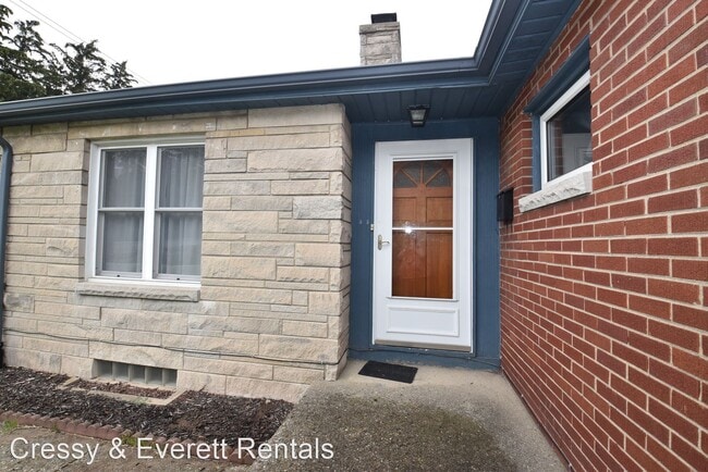 Building Photo - 3 br, 1.5 bath House - 110 N Greenlawn Ave