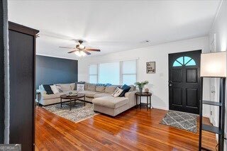 Primary Photo - 115 Pine Tree Dr