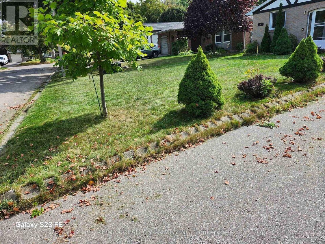 Primary Photo - 5 Hammond Crescent