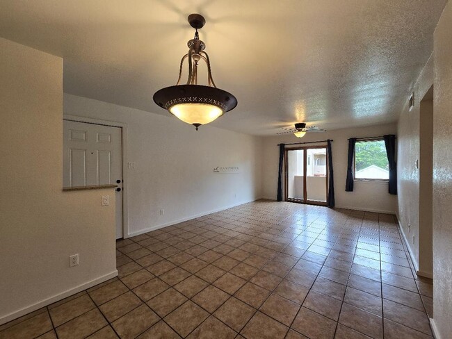 Building Photo - 601 W San Mateo Rd