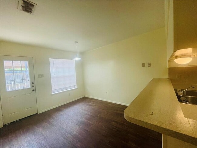 Building Photo - 936 Egyptian Dr