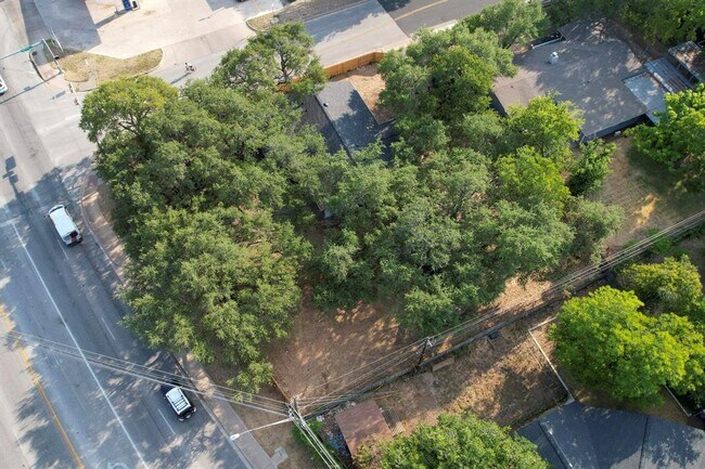 Building Photo - 7106 Menchaca Rd