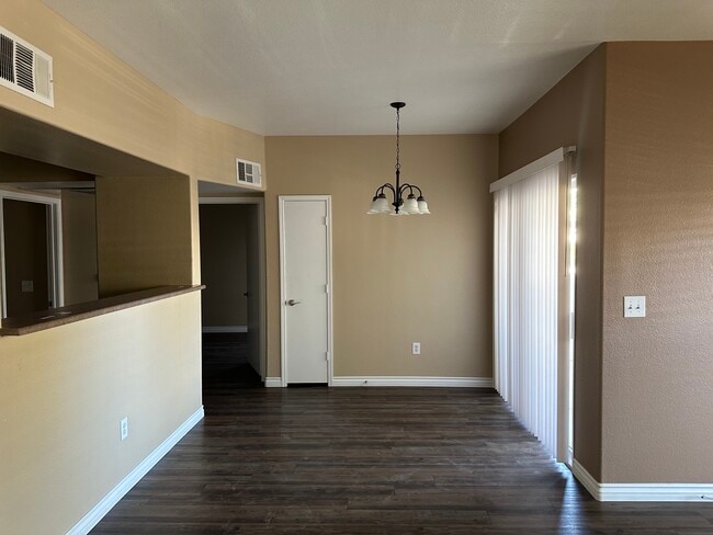 Foto del edificio - 7255 W Sunset Rd