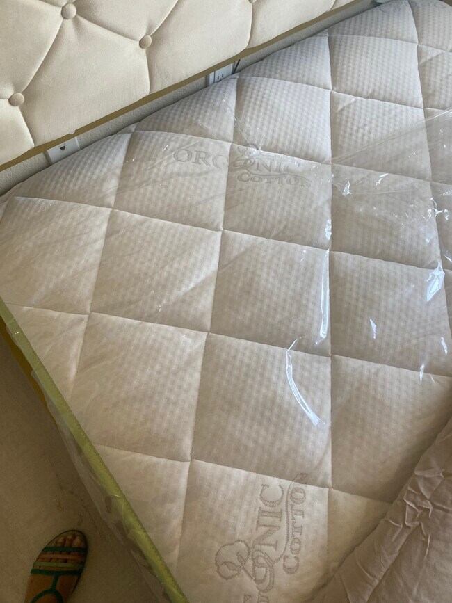 Building Photo - 185 Esfahan Dr