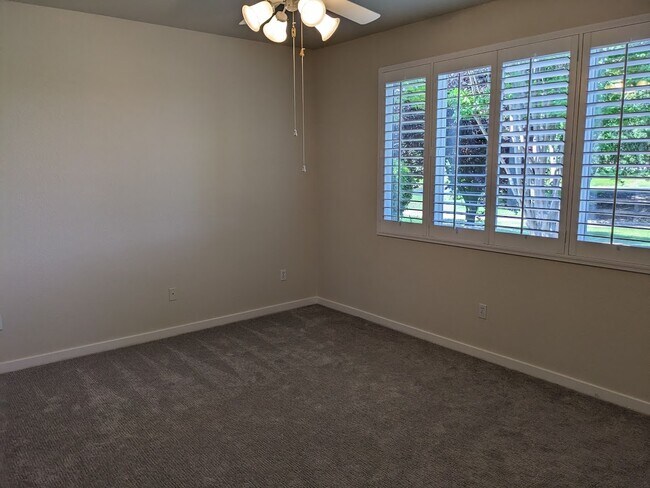 Building Photo - 936 Lake Crest Ln