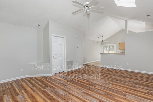Building Photo - 1370 The Kings Ct