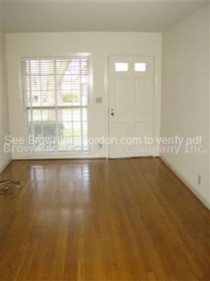 Building Photo - Adorable 1 bedroom duplex available!
