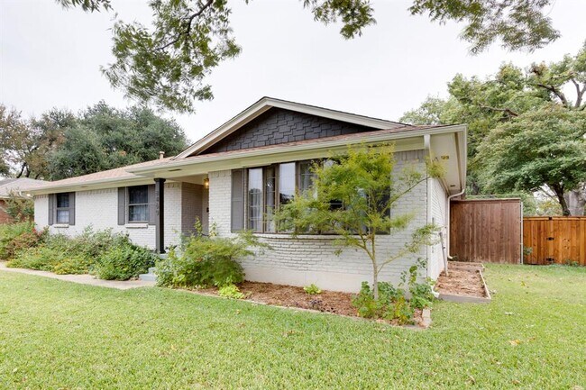 Building Photo - 8460 Sweetwater Dr