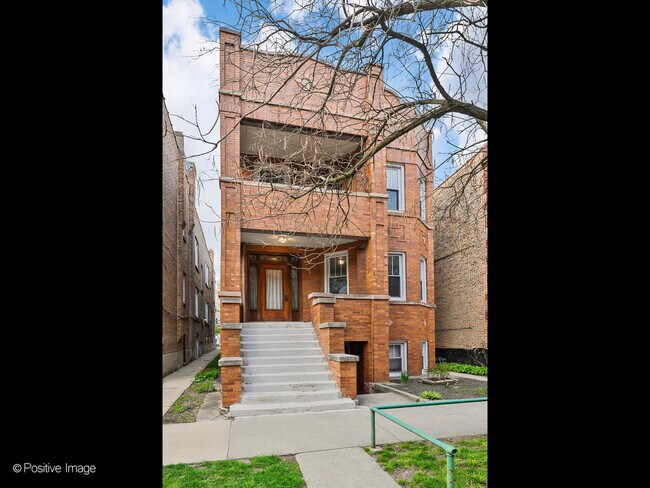 Building Photo - 2132 W Iowa St