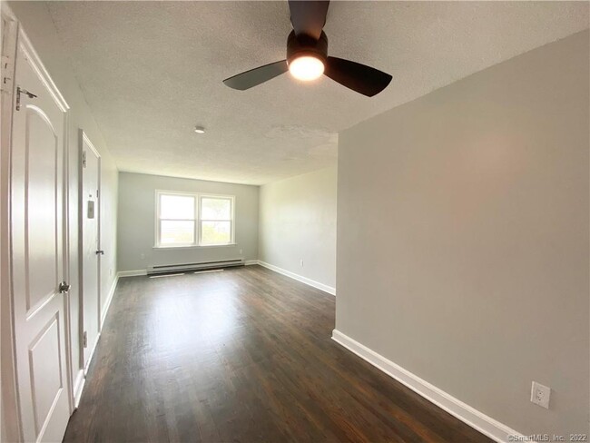 Building Photo - 208 Point Beach Dr