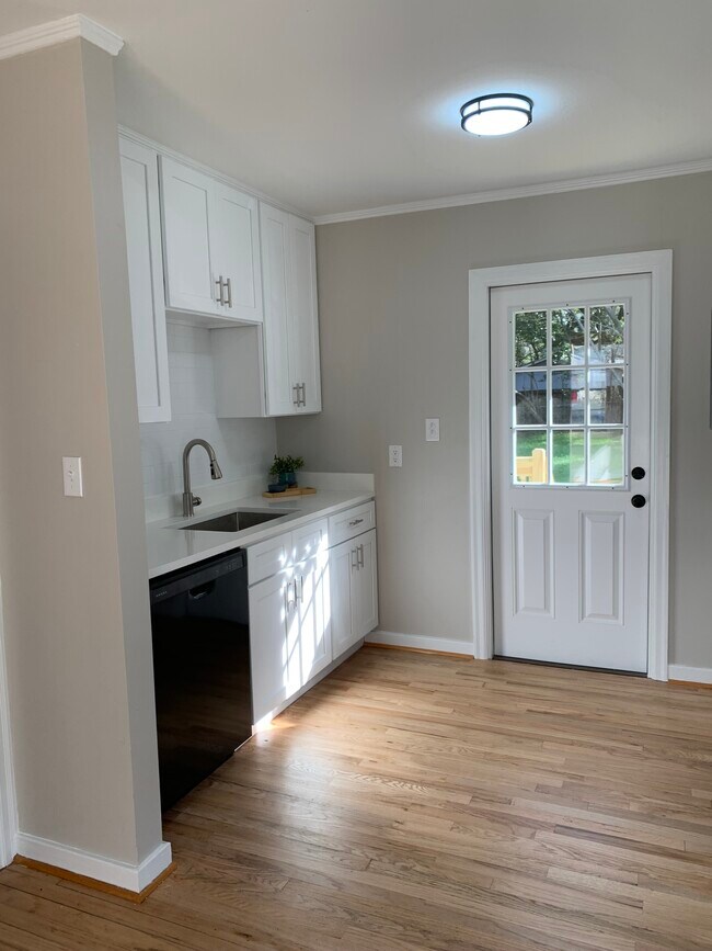 Foto del edificio - 111 Ellinor St