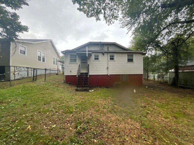 Foto del edificio - 2 Bedrooms, 1 Bathroom - House in South Rome!