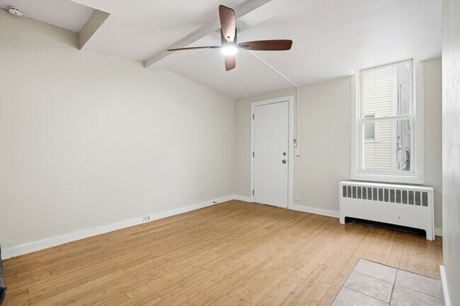 Foto del edificio - **Private Bloomfield 2BR Retreat – Walk to Liberty Ave, Steps from It All (15224)**