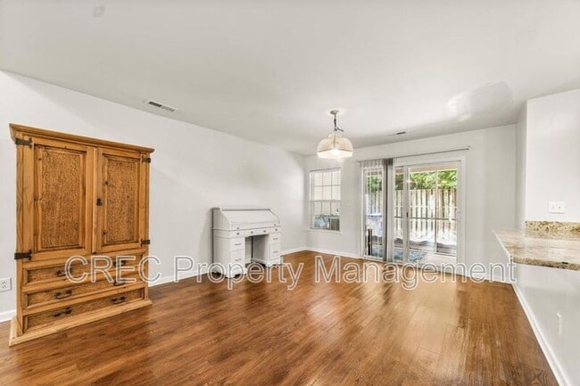 Foto del edificio - 2451 Scholar Ln