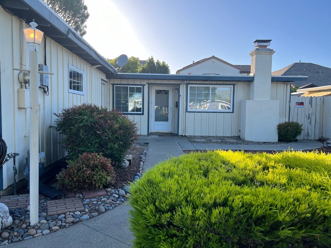 Foto principal - 4445 Porter St