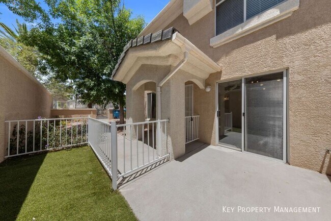 Foto del edificio - 508 Breezy Orchard St