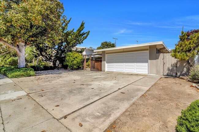 Building Photo - 3 Bedroom 2 Bath Home located in Palo Alto's Palo Verde Neighborhood!
