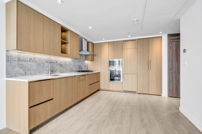 Photo du bâtiment - 607-4720 Lougheed Highway