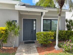 Building Photo - 401 Shoreview Dr